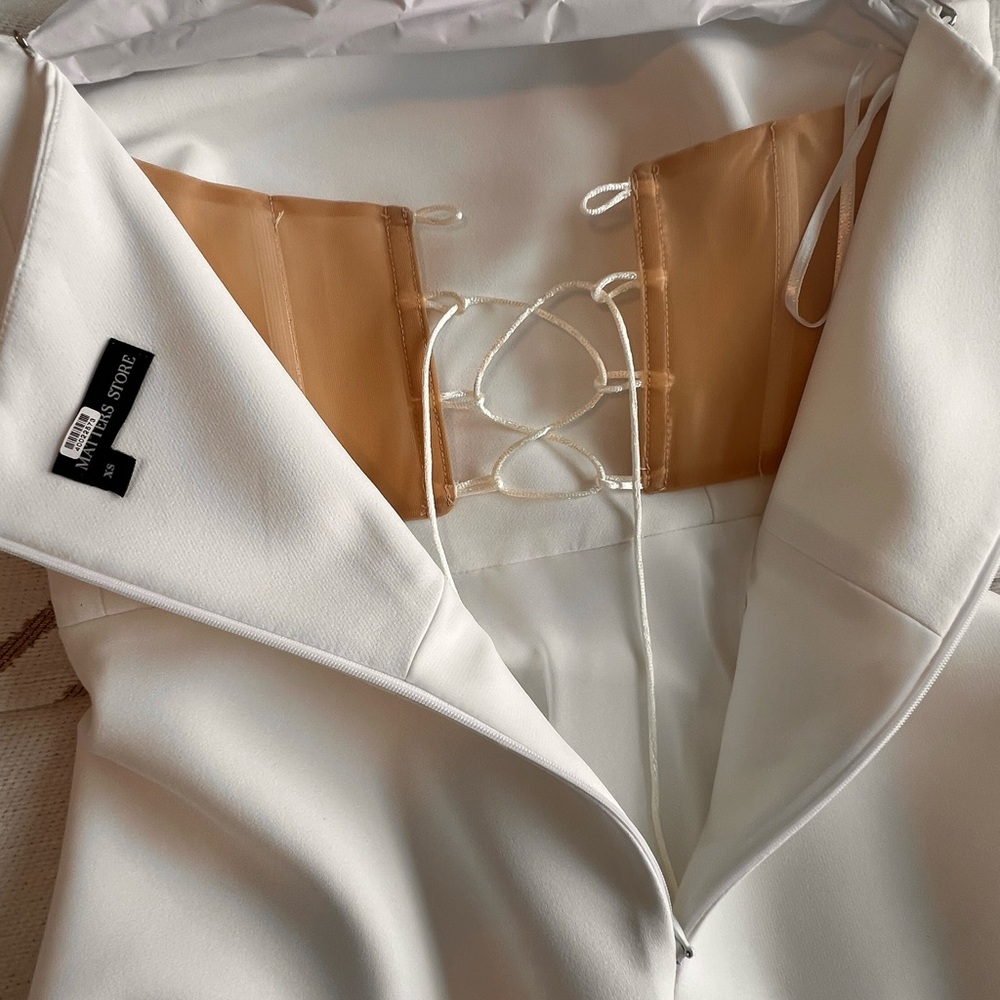 Elegant White Evening Dress - Picture 10 of 10